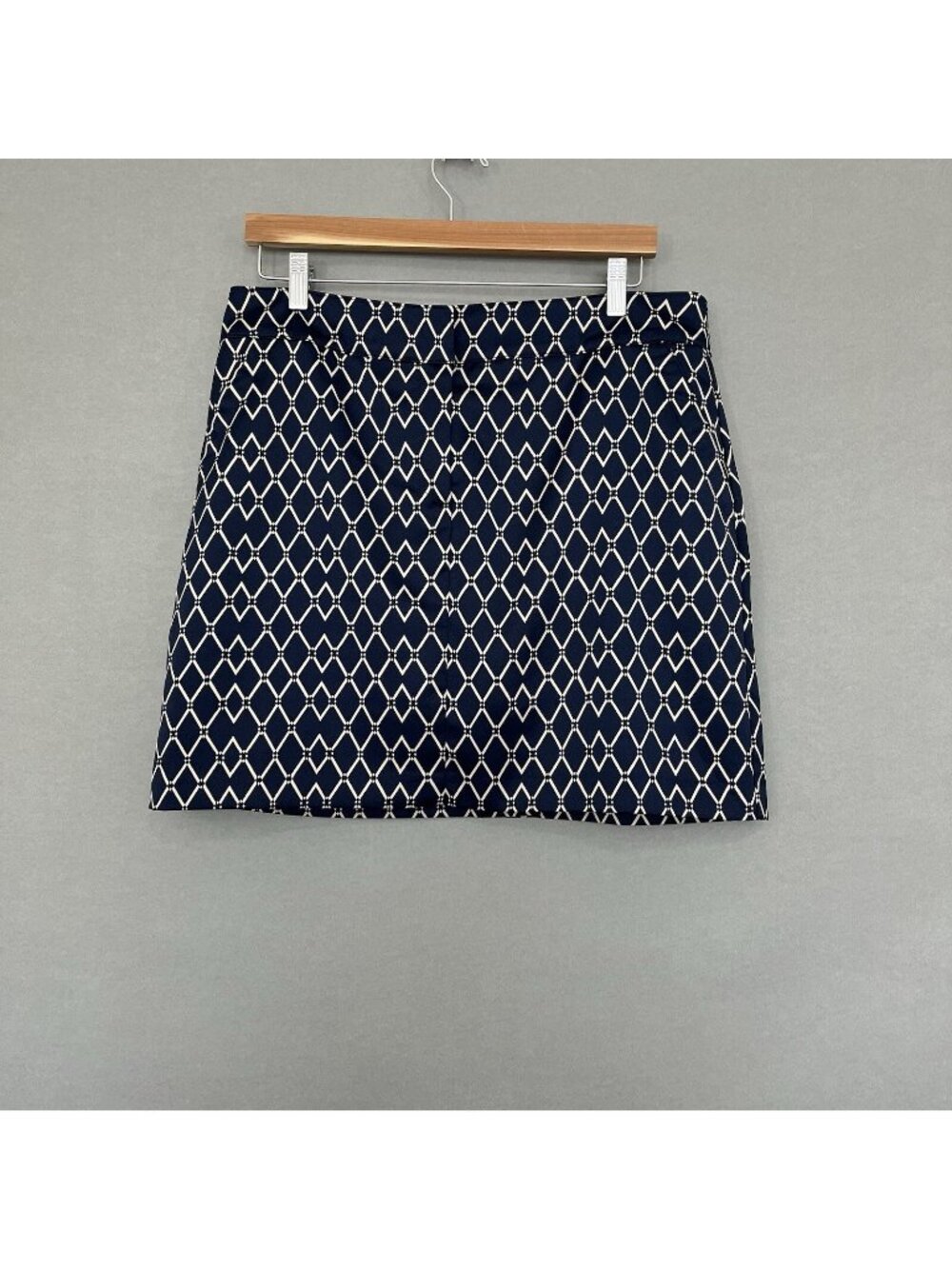 IZOD Golf Blue Diamond Print Mid Rise Skort